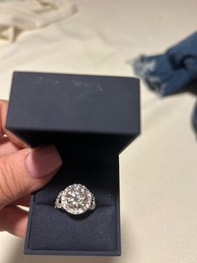 10 k gold 5.62carat laboratory grown diamond ring